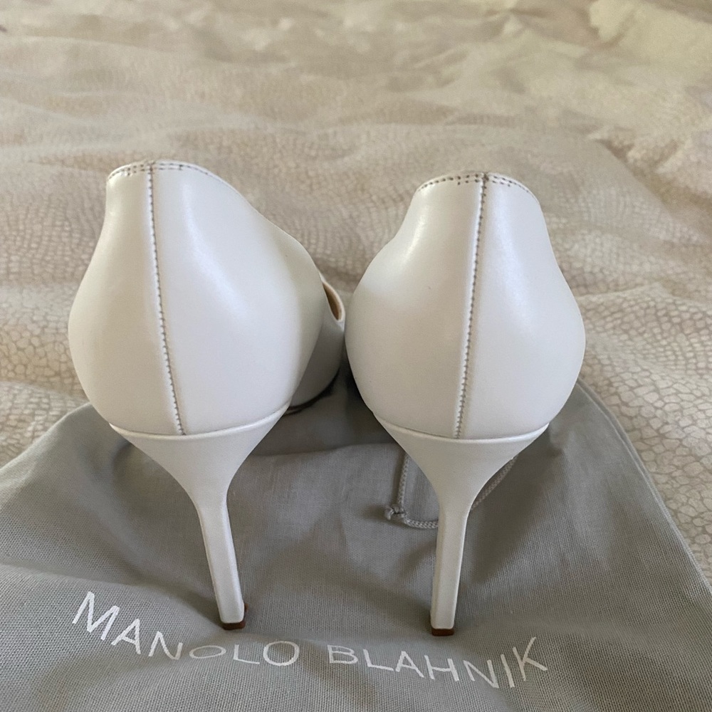 White manolo blahnik pumps size 38 1/2
